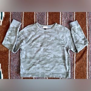 Universal Thread, distressed green camo crop sweatshirt size medium